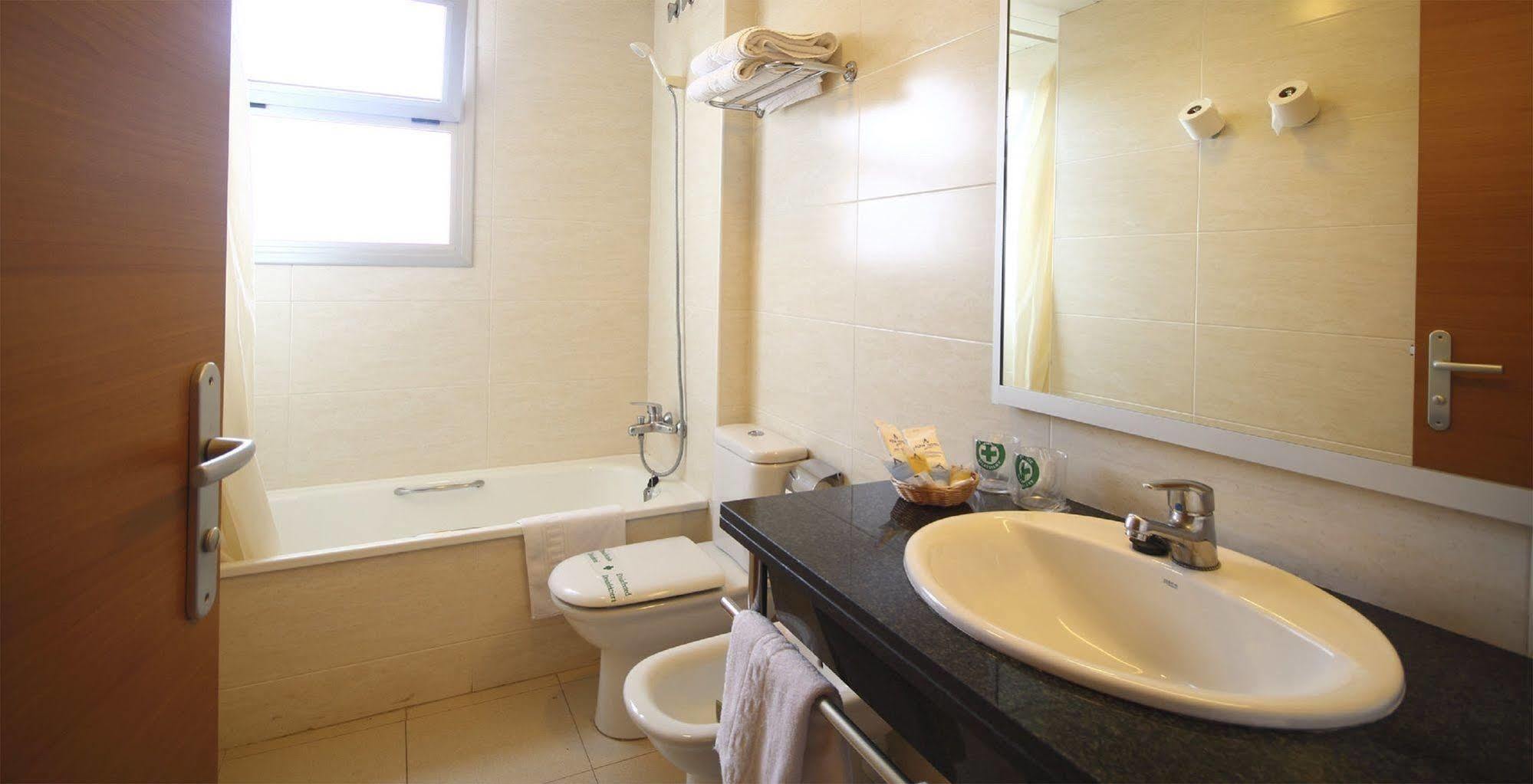 Aqua Hotel Nostre Mar Apartments Pineda de Mar Zewnętrze zdjęcie